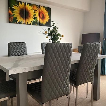 Beautiful 2 Bedroom Flat Overlooking Golf Course 卡诺斯蒂 外观 照片