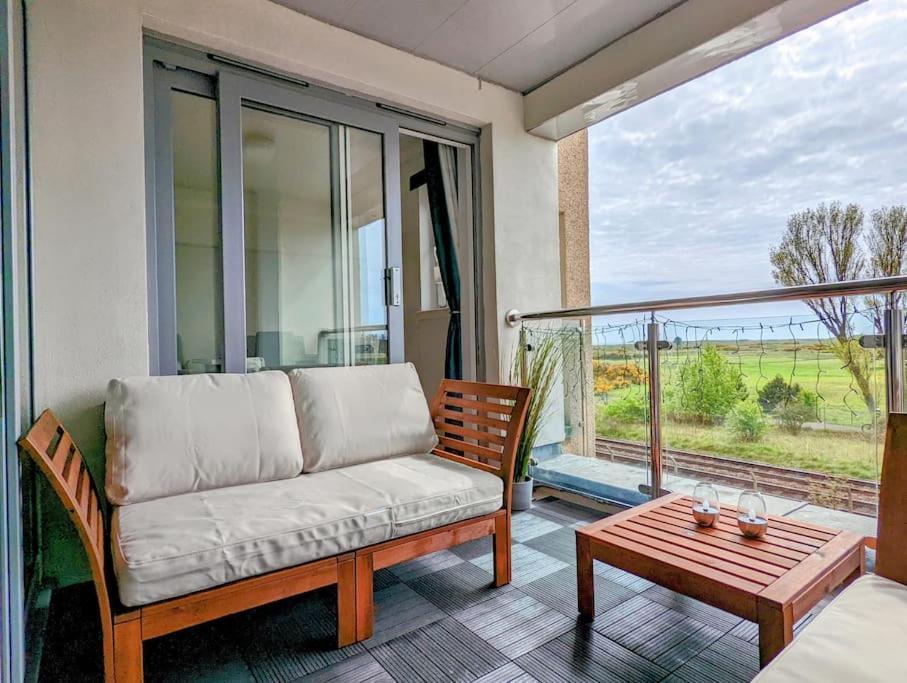 Beautiful 2 Bedroom Flat Overlooking Golf Course 卡诺斯蒂 外观 照片
