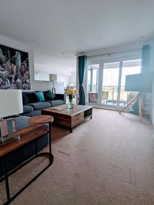 Beautiful 2 Bedroom Flat Overlooking Golf Course 卡诺斯蒂 外观 照片