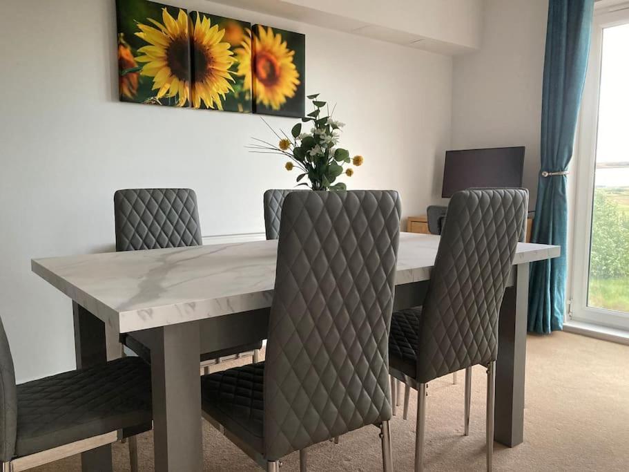 Beautiful 2 Bedroom Flat Overlooking Golf Course 卡诺斯蒂 外观 照片