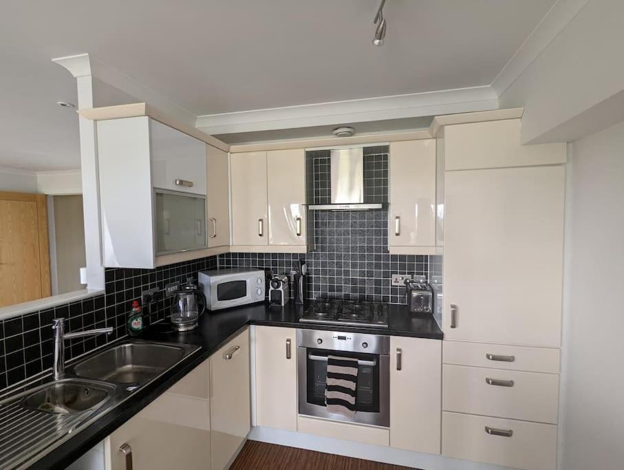 Beautiful 2 Bedroom Flat Overlooking Golf Course 卡诺斯蒂 外观 照片