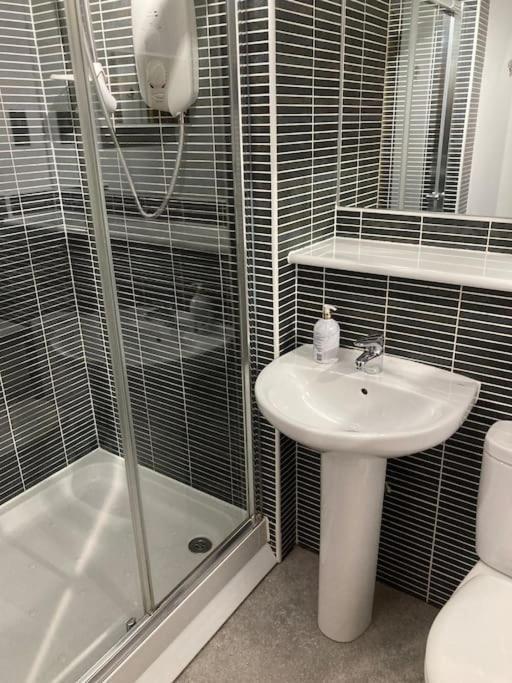 Beautiful 2 Bedroom Flat Overlooking Golf Course 卡诺斯蒂 外观 照片