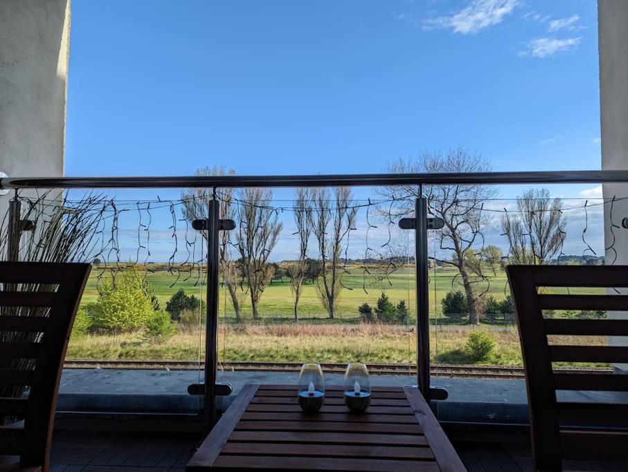 Beautiful 2 Bedroom Flat Overlooking Golf Course 卡诺斯蒂 外观 照片