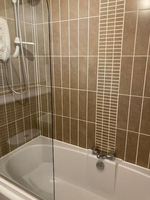 Beautiful 2 Bedroom Flat Overlooking Golf Course 卡诺斯蒂 外观 照片