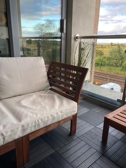Beautiful 2 Bedroom Flat Overlooking Golf Course 卡诺斯蒂 外观 照片