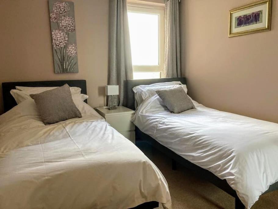Beautiful 2 Bedroom Flat Overlooking Golf Course 卡诺斯蒂 外观 照片