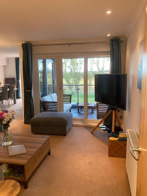 Beautiful 2 Bedroom Flat Overlooking Golf Course 卡诺斯蒂 外观 照片