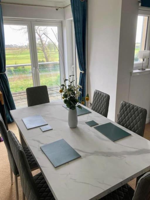 Beautiful 2 Bedroom Flat Overlooking Golf Course 卡诺斯蒂 外观 照片
