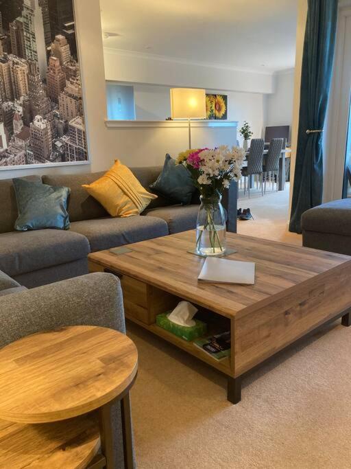 Beautiful 2 Bedroom Flat Overlooking Golf Course 卡诺斯蒂 外观 照片